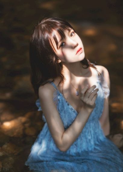 在教室被摁在讲桌扒开腿添小说_HD在线观看高清